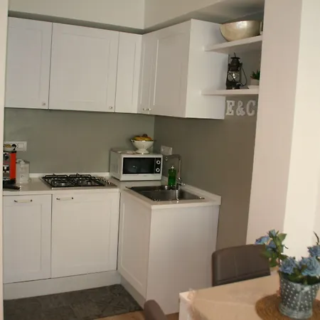 Oda ve Kahvaltı Edera E Camelie 3*