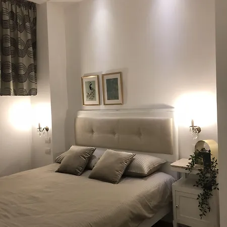 Edera E Camelie לינה וארוחת בוקר פומפיי