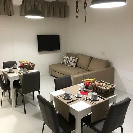 Edera E Camelie לינה וארוחת בוקר פומפיי