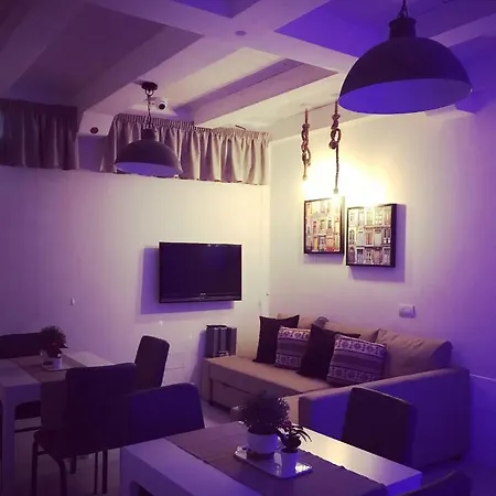 לינה וארוחת בוקר Edera E Camelie 3*