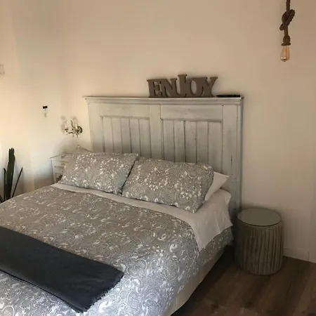 Edera E Camelie 3* بومبيي