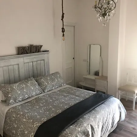 فندق مبيت وإفطار Edera E Camelie بومبيي